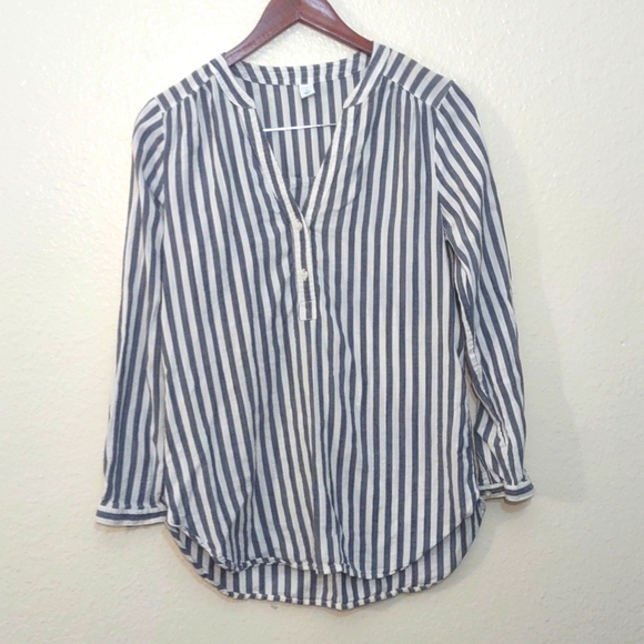SLIGHTLY USED OLD NAVY LONG SLEEVE BUTTON SHIRT VERTICAL STRIPES SIZE XS - Picture 1 of 14